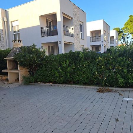 Apartman Lozancic Vir Buitenkant foto