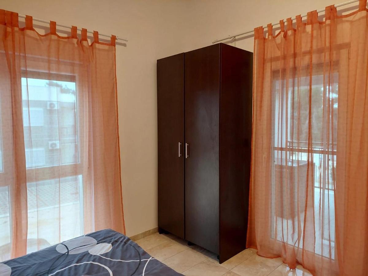Apartman Lozancic Vir Buitenkant foto
