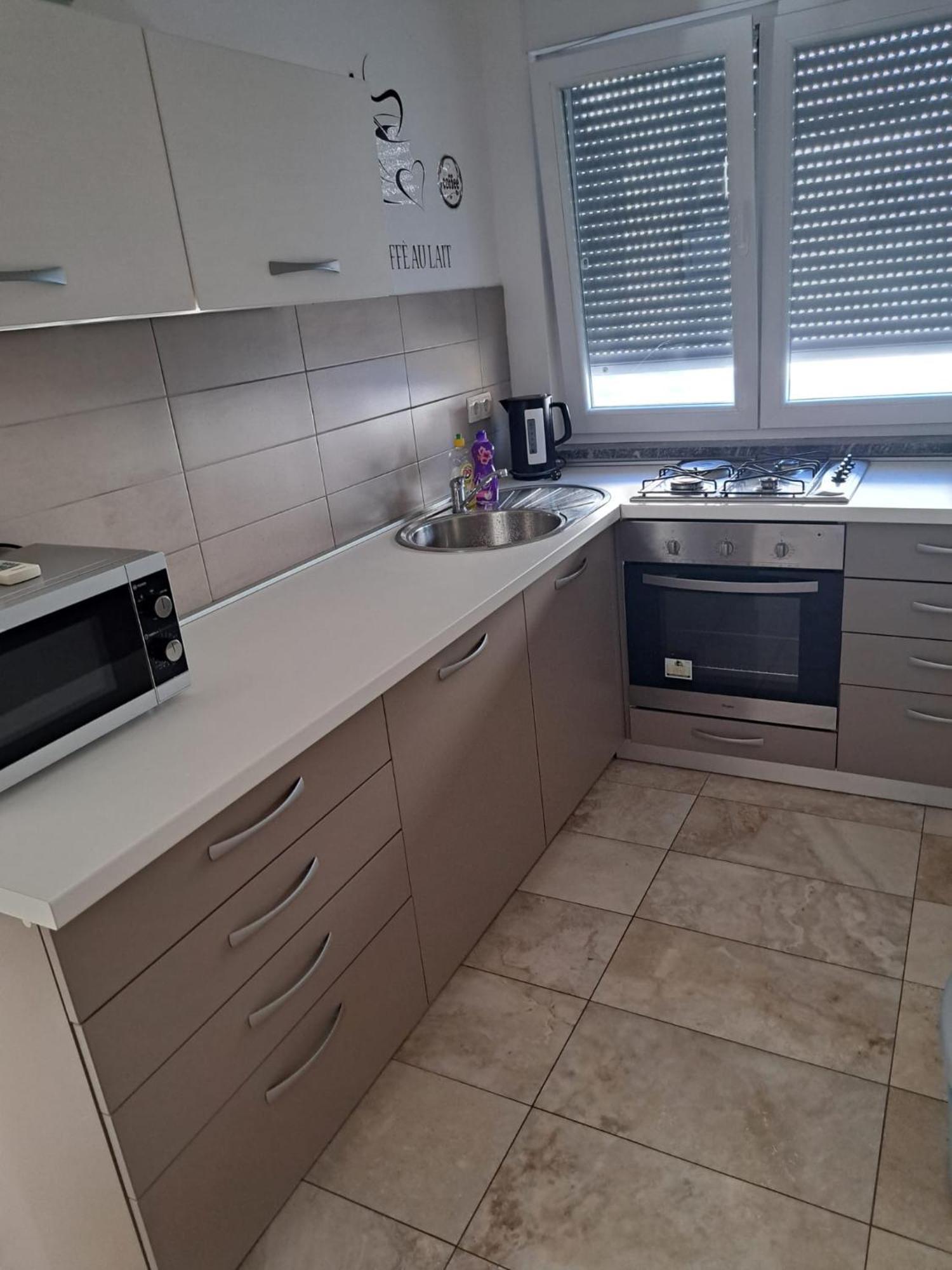 Apartman Lozancic Vir Buitenkant foto